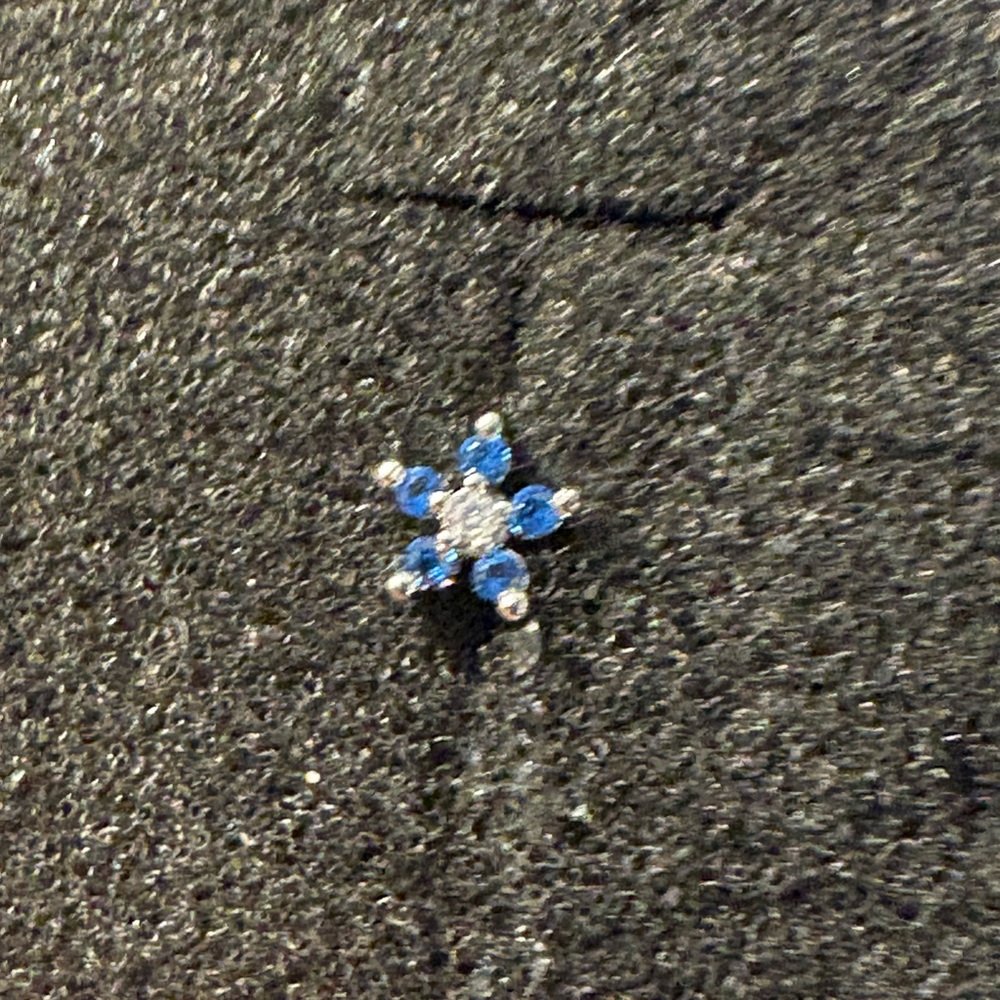 Nose Ring- simulated sapphire flower Shape Stud 20G Stainless Steel Zirconias - Picture 3 of 7